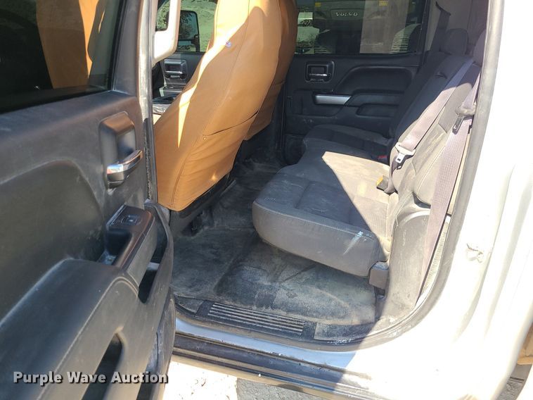 image for item MJ9423 2015 Chevrolet Silverado 2500HD  Crew Cab pickup truck