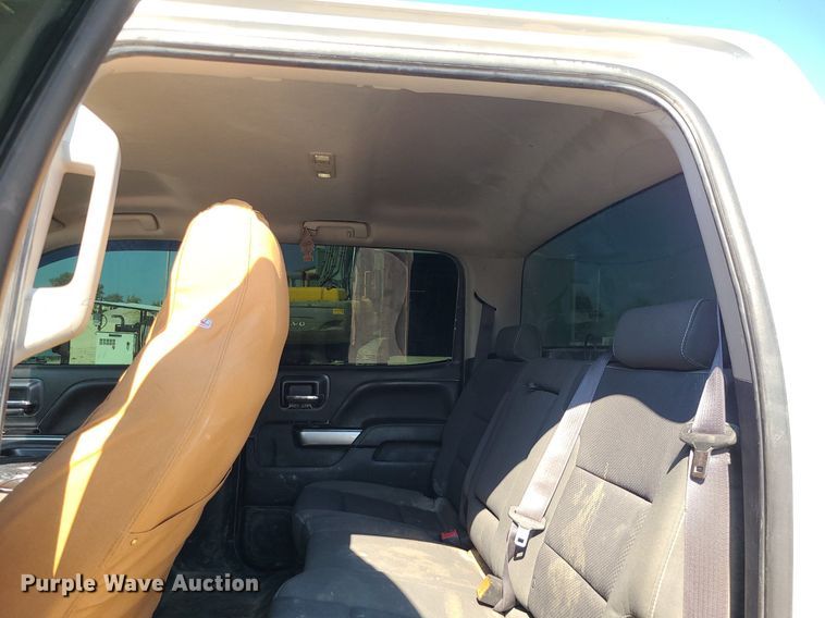 image for item MJ9423 2015 Chevrolet Silverado 2500HD  Crew Cab pickup truck