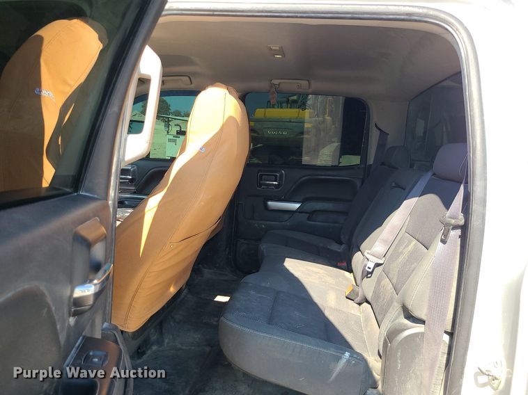 image for item MJ9423 2015 Chevrolet Silverado 2500HD  Crew Cab pickup truck