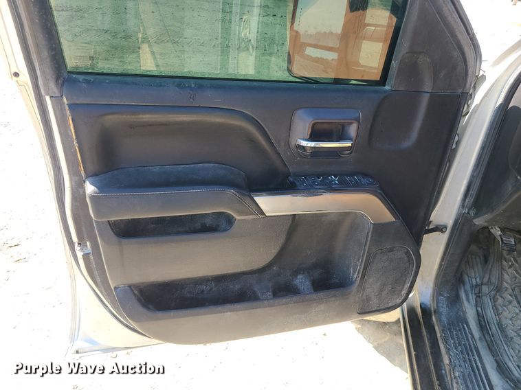 image for item MJ9423 2015 Chevrolet Silverado 2500HD  Crew Cab pickup truck