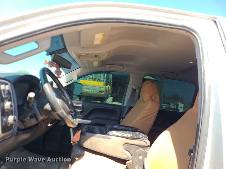 image for item MJ9423 2015 Chevrolet Silverado 2500HD  Crew Cab pickup truck