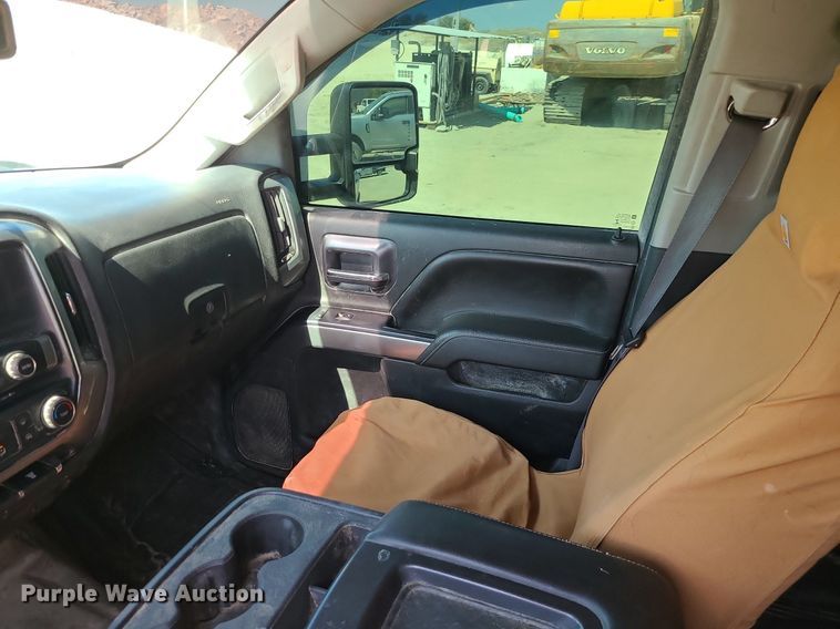 image for item MJ9423 2015 Chevrolet Silverado 2500HD  Crew Cab pickup truck