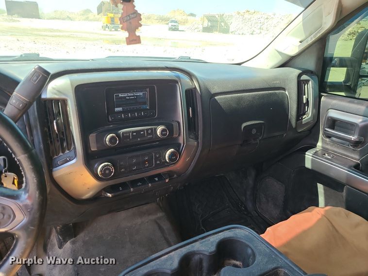 image for item MJ9423 2015 Chevrolet Silverado 2500HD  Crew Cab pickup truck