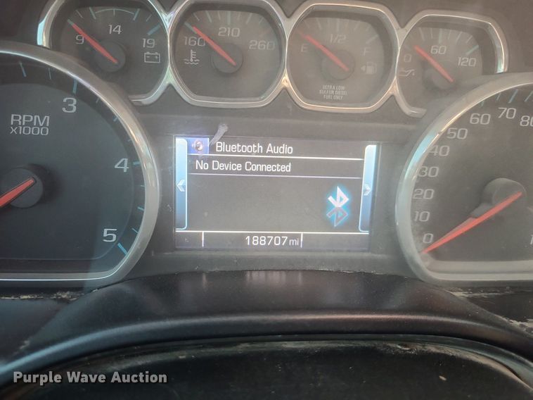 image for item MJ9423 2015 Chevrolet Silverado 2500HD  Crew Cab pickup truck