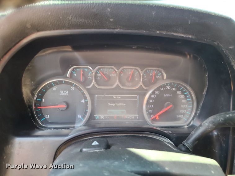 image for item MJ9423 2015 Chevrolet Silverado 2500HD  Crew Cab pickup truck