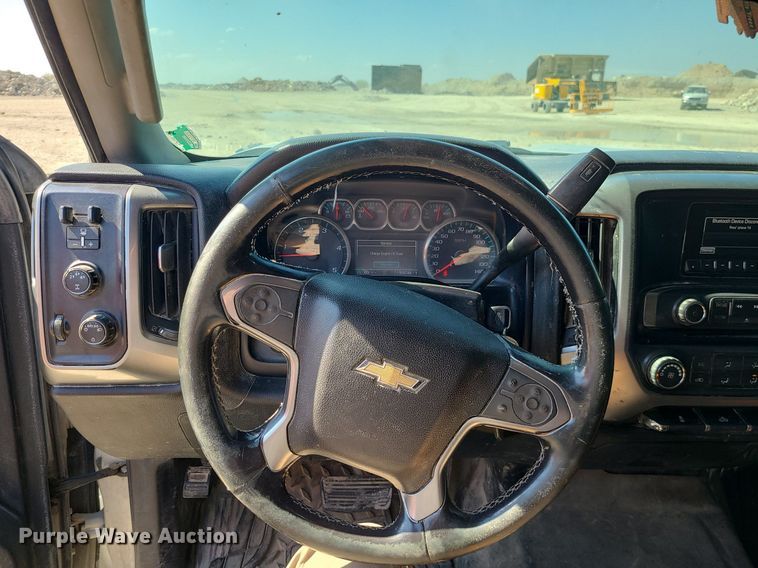 image for item MJ9423 2015 Chevrolet Silverado 2500HD  Crew Cab pickup truck