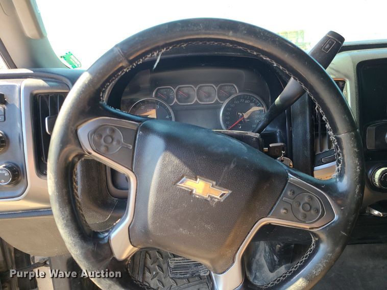 image for item MJ9423 2015 Chevrolet Silverado 2500HD  Crew Cab pickup truck