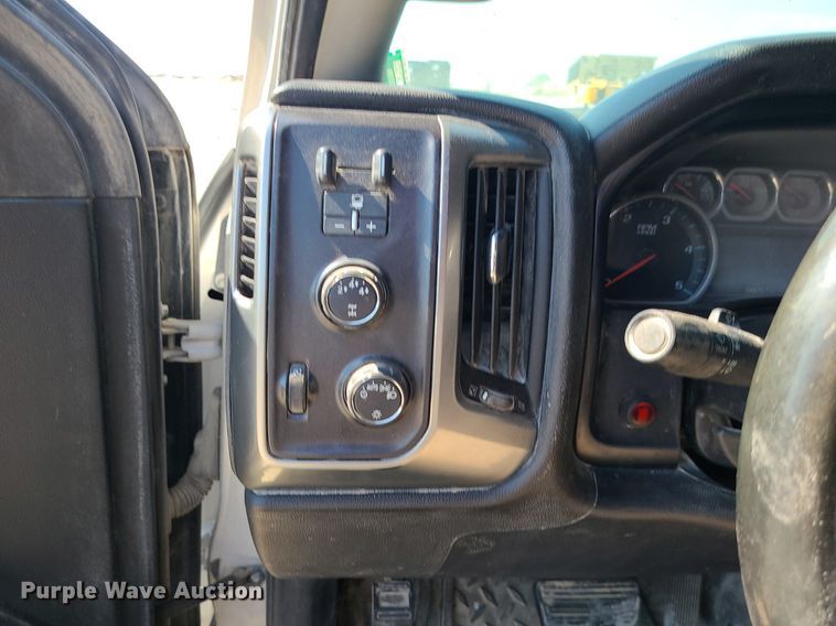 image for item MJ9423 2015 Chevrolet Silverado 2500HD  Crew Cab pickup truck