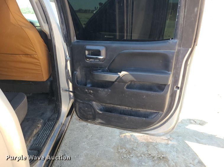 image for item MJ9423 2015 Chevrolet Silverado 2500HD  Crew Cab pickup truck