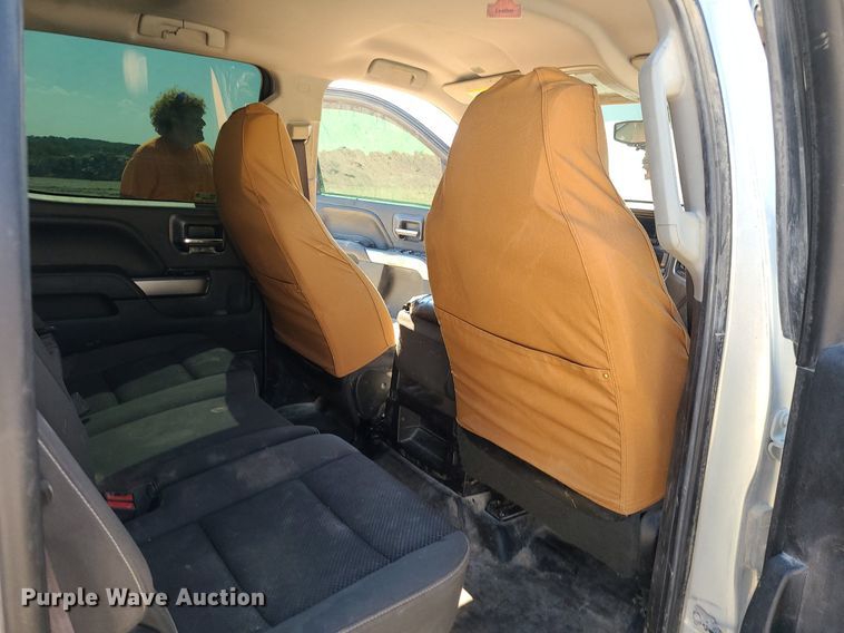 image for item MJ9423 2015 Chevrolet Silverado 2500HD  Crew Cab pickup truck