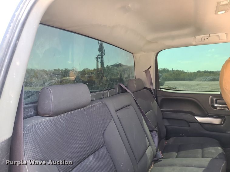 image for item MJ9423 2015 Chevrolet Silverado 2500HD  Crew Cab pickup truck