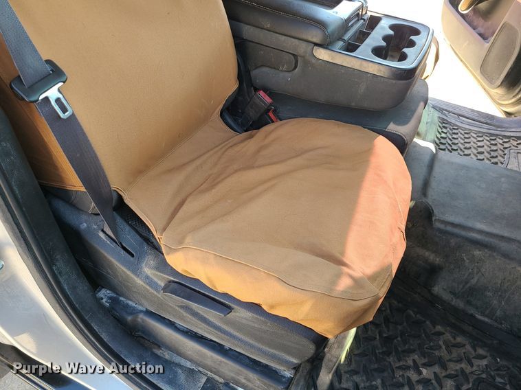 image for item MJ9423 2015 Chevrolet Silverado 2500HD  Crew Cab pickup truck