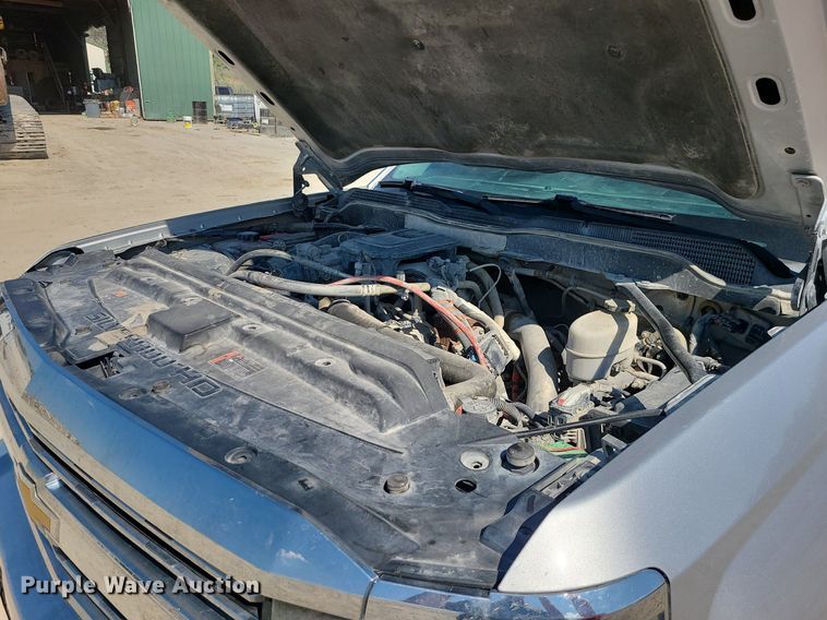 image for item MJ9423 2015 Chevrolet Silverado 2500HD  Crew Cab pickup truck