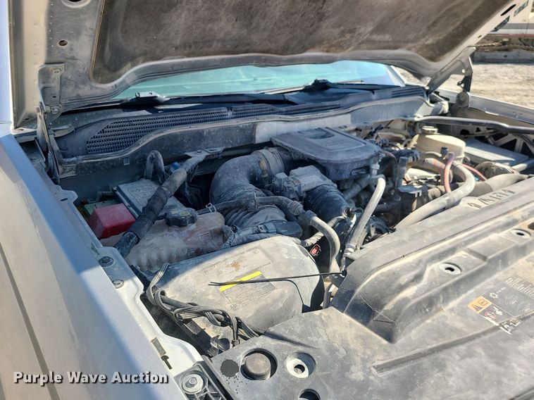 image for item MJ9423 2015 Chevrolet Silverado 2500HD  Crew Cab pickup truck