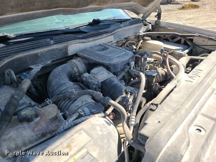 image for item MJ9423 2015 Chevrolet Silverado 2500HD  Crew Cab pickup truck