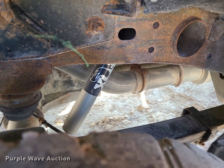 image for item MJ9423 2015 Chevrolet Silverado 2500HD  Crew Cab pickup truck