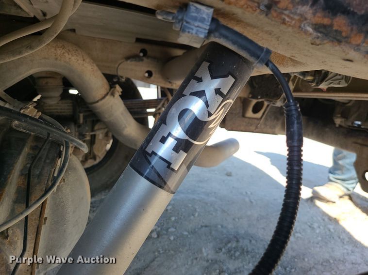 image for item MJ9423 2015 Chevrolet Silverado 2500HD  Crew Cab pickup truck