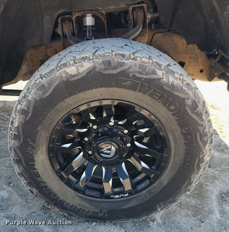 image for item MJ9423 2015 Chevrolet Silverado 2500HD  Crew Cab pickup truck