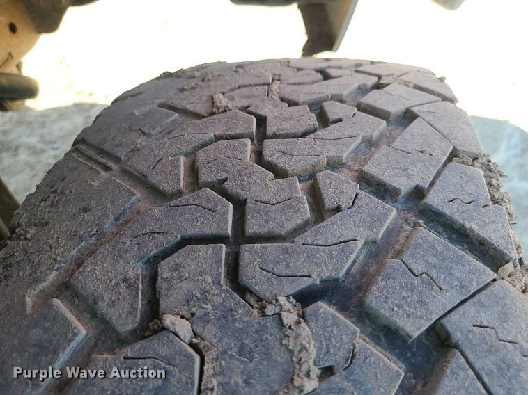 image for item MJ9423 2015 Chevrolet Silverado 2500HD  Crew Cab pickup truck