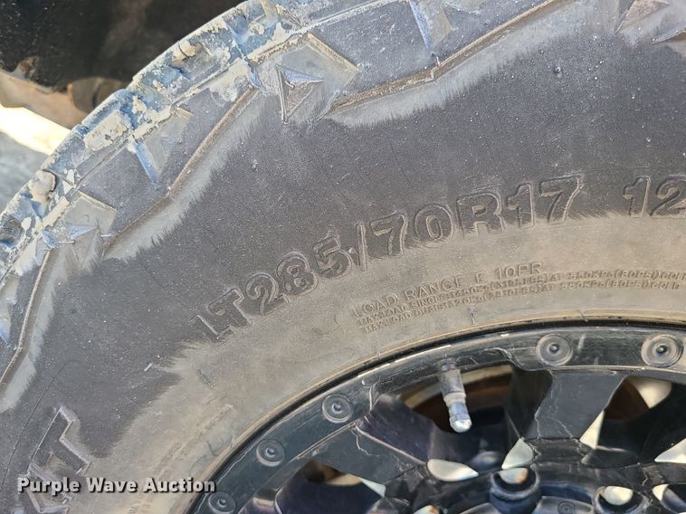 image for item MJ9423 2015 Chevrolet Silverado 2500HD  Crew Cab pickup truck