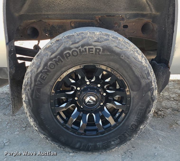 image for item MJ9423 2015 Chevrolet Silverado 2500HD  Crew Cab pickup truck