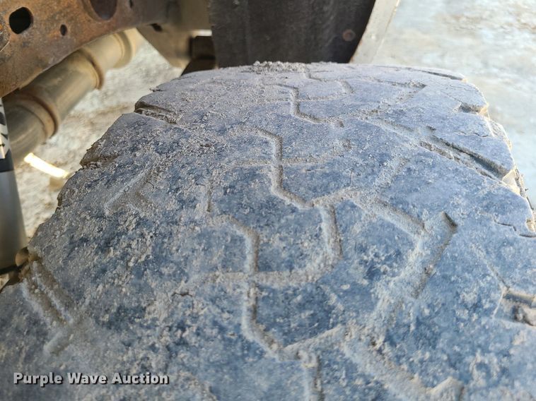 image for item MJ9423 2015 Chevrolet Silverado 2500HD  Crew Cab pickup truck