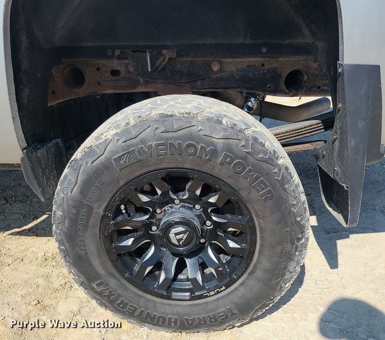 image for item MJ9423 2015 Chevrolet Silverado 2500HD  Crew Cab pickup truck