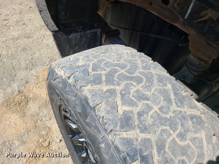 image for item MJ9423 2015 Chevrolet Silverado 2500HD  Crew Cab pickup truck