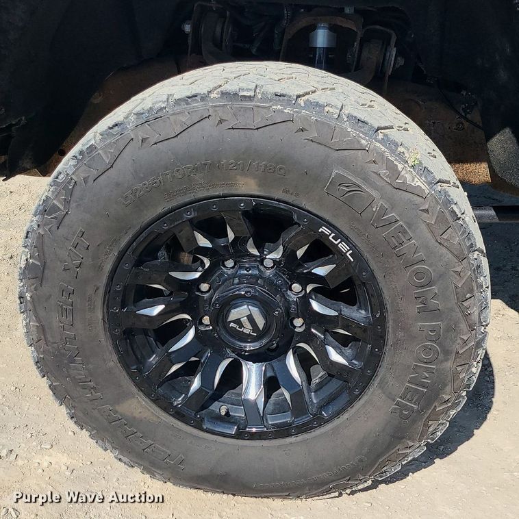 image for item MJ9423 2015 Chevrolet Silverado 2500HD  Crew Cab pickup truck