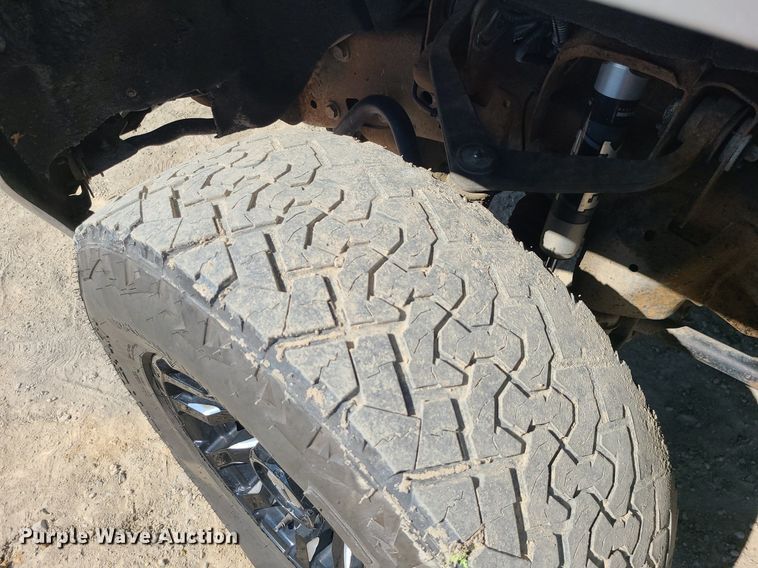 image for item MJ9423 2015 Chevrolet Silverado 2500HD  Crew Cab pickup truck