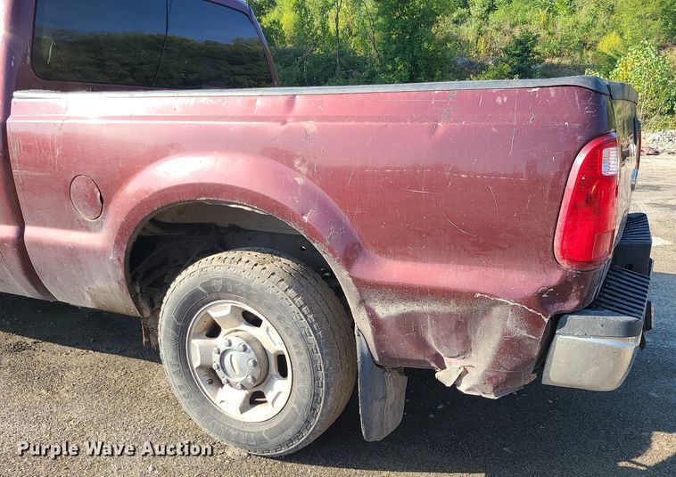 image for item MJ9426 2010 Ford F250 Super Duty XLT  Crew Cab pickup truck