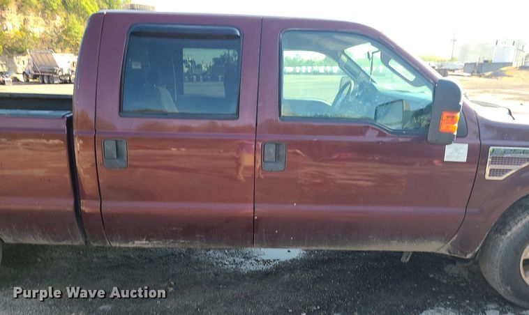 image for item MJ9426 2010 Ford F250 Super Duty XLT  Crew Cab pickup truck