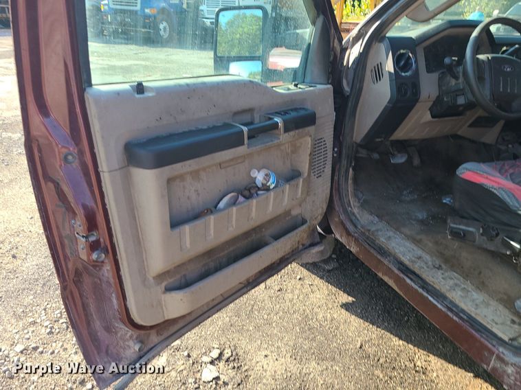 image for item MJ9426 2010 Ford F250 Super Duty XLT  Crew Cab pickup truck