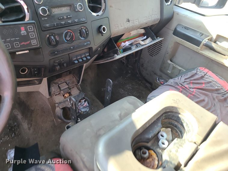 image for item MJ9426 2010 Ford F250 Super Duty XLT  Crew Cab pickup truck