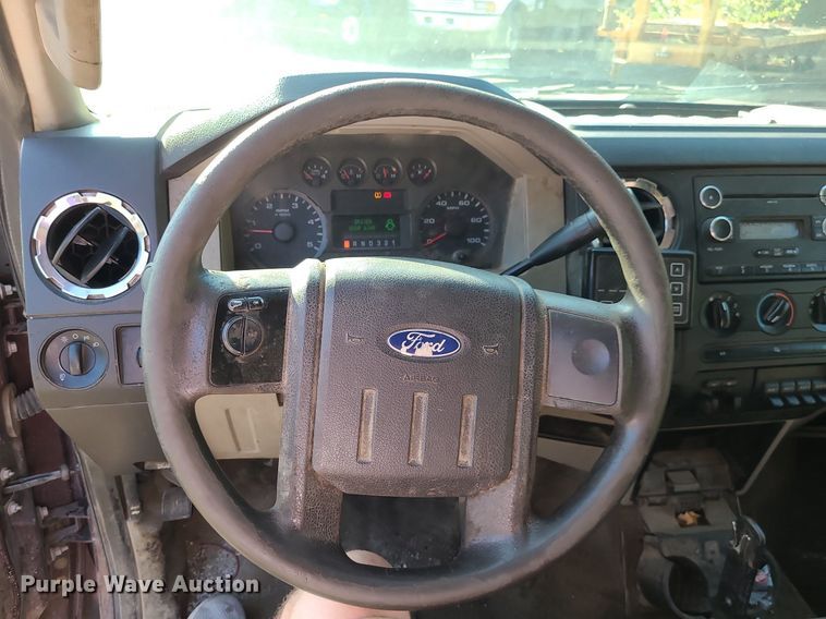 image for item MJ9426 2010 Ford F250 Super Duty XLT  Crew Cab pickup truck