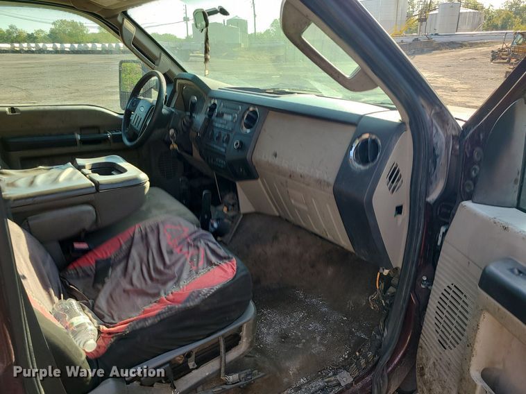 image for item MJ9426 2010 Ford F250 Super Duty XLT  Crew Cab pickup truck