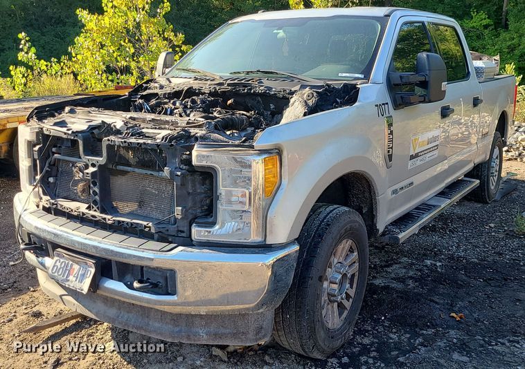 image for item MJ9427 2017 Ford F250 Super Duty XLT  Crew Cab pickup truck