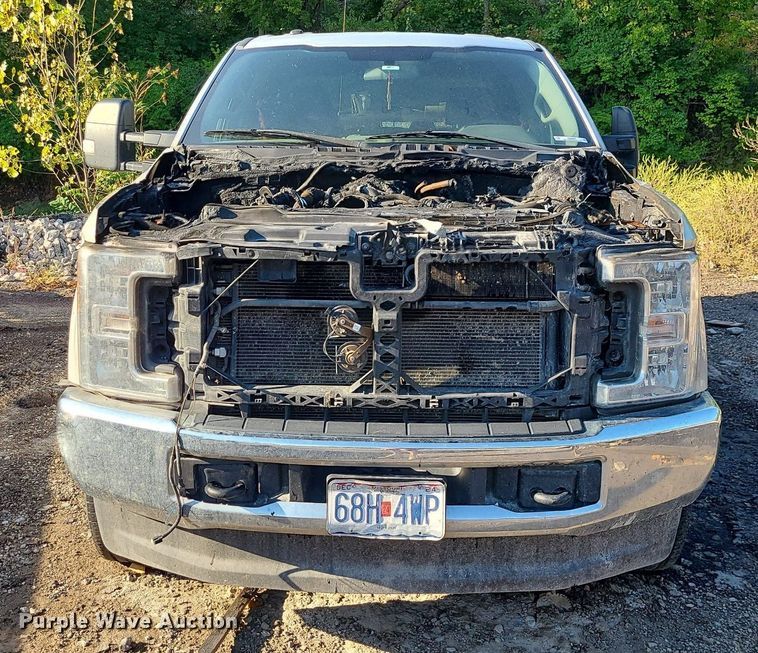 image for item MJ9427 2017 Ford F250 Super Duty XLT  Crew Cab pickup truck