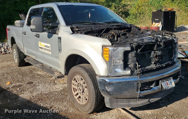 image for item MJ9427 2017 Ford F250 Super Duty XLT  Crew Cab pickup truck