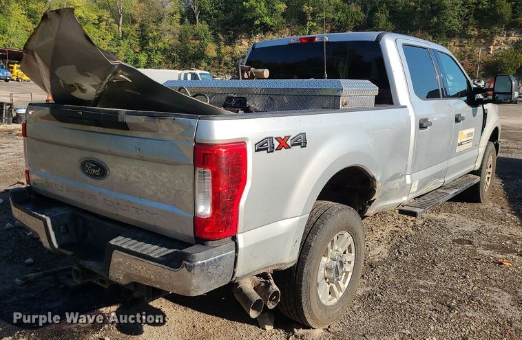 image for item MJ9427 2017 Ford F250 Super Duty XLT  Crew Cab pickup truck