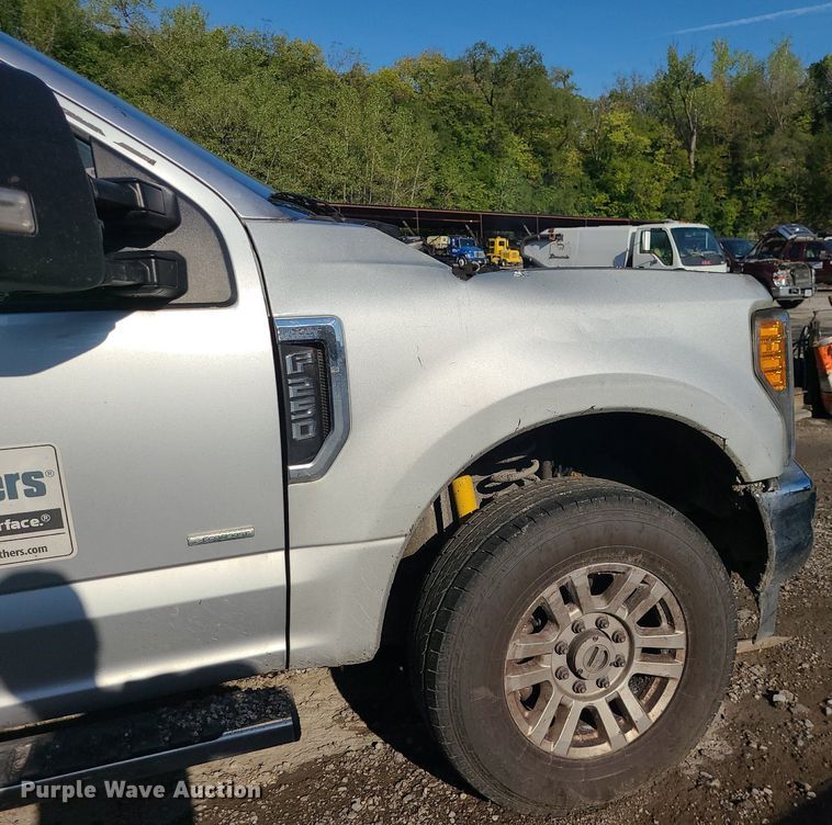 image for item MJ9427 2017 Ford F250 Super Duty XLT  Crew Cab pickup truck