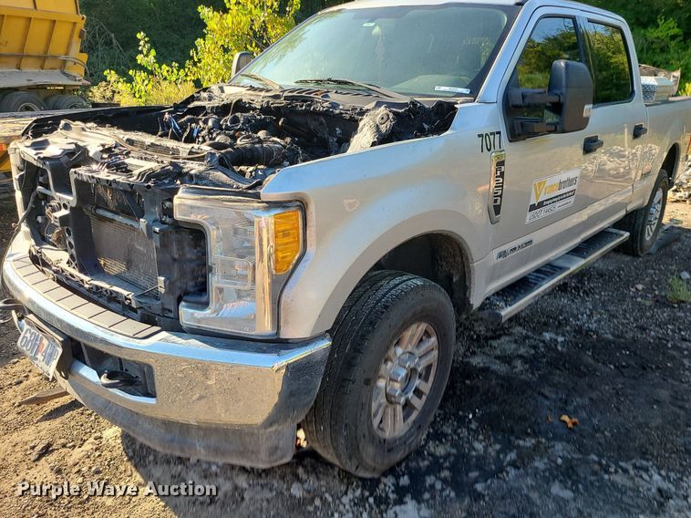 image for item MJ9427 2017 Ford F250 Super Duty XLT  Crew Cab pickup truck