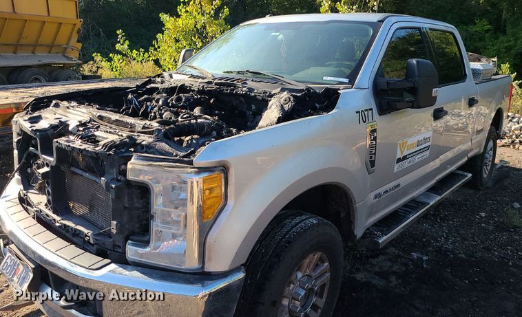 image for item MJ9427 2017 Ford F250 Super Duty XLT  Crew Cab pickup truck