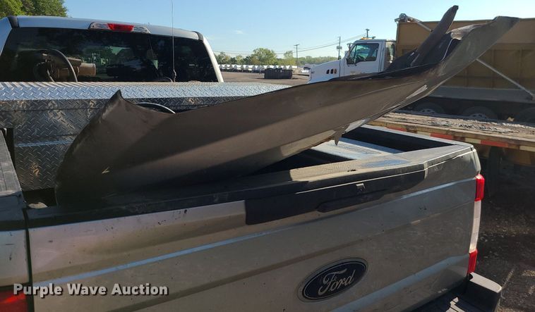 image for item MJ9427 2017 Ford F250 Super Duty XLT  Crew Cab pickup truck