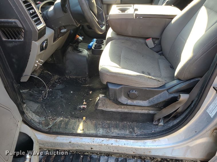 image for item MJ9427 2017 Ford F250 Super Duty XLT  Crew Cab pickup truck