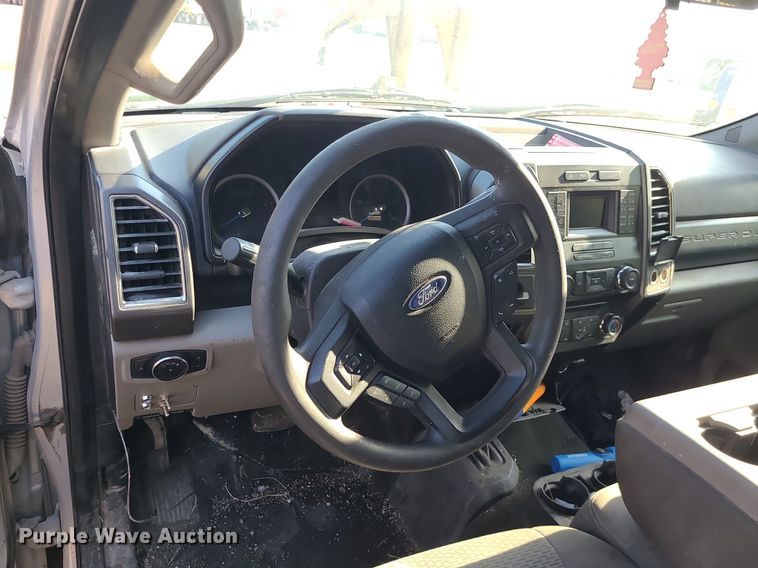 image for item MJ9427 2017 Ford F250 Super Duty XLT  Crew Cab pickup truck