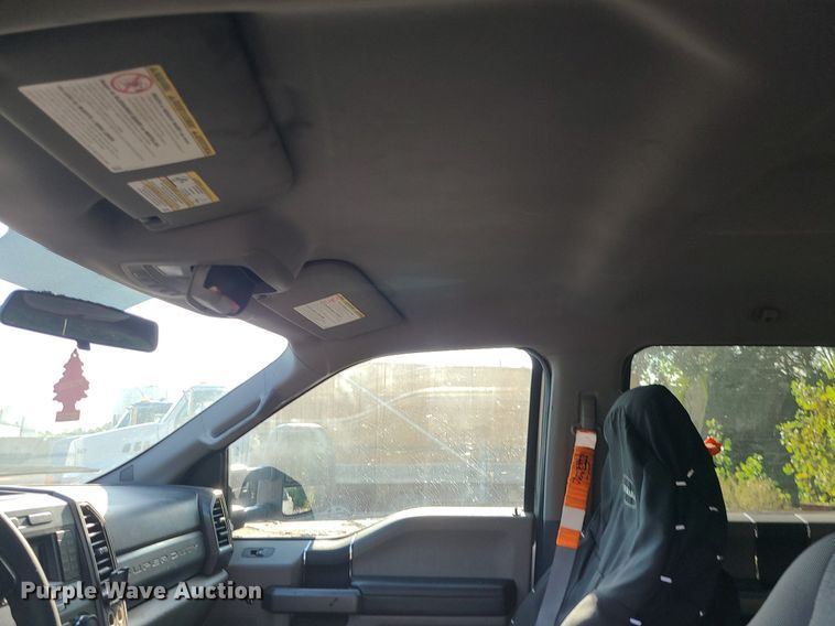 image for item MJ9427 2017 Ford F250 Super Duty XLT  Crew Cab pickup truck