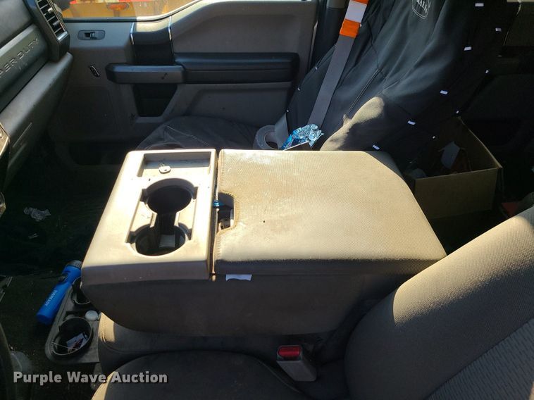 image for item MJ9427 2017 Ford F250 Super Duty XLT  Crew Cab pickup truck