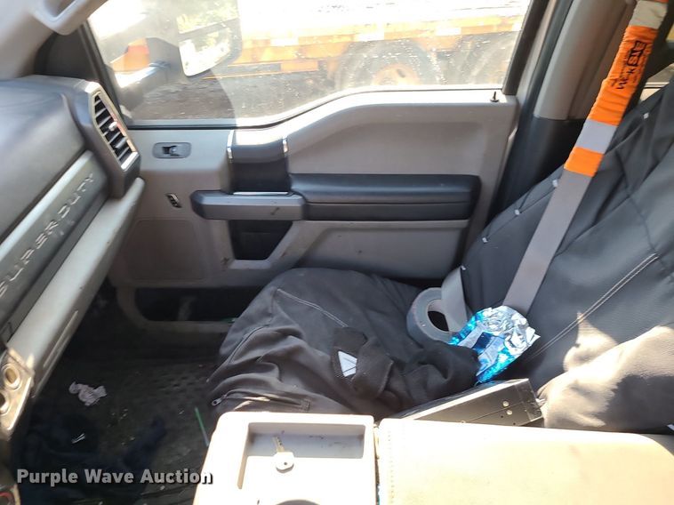 image for item MJ9427 2017 Ford F250 Super Duty XLT  Crew Cab pickup truck