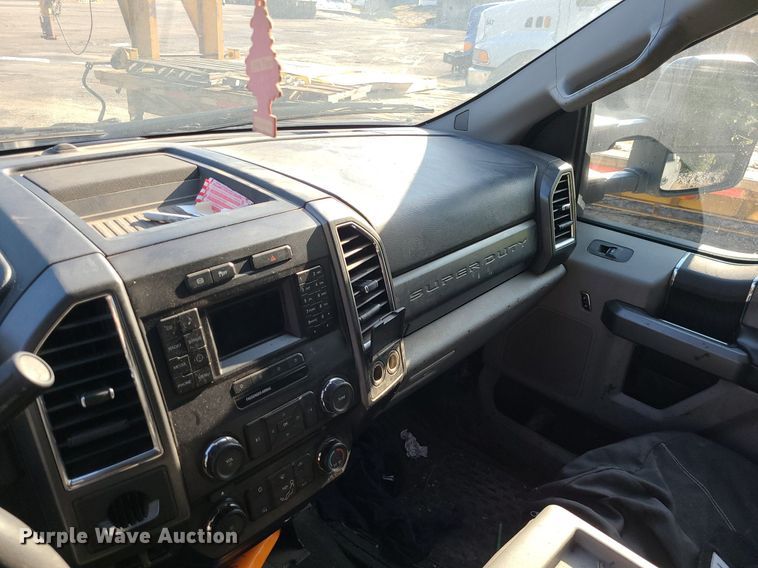 image for item MJ9427 2017 Ford F250 Super Duty XLT  Crew Cab pickup truck